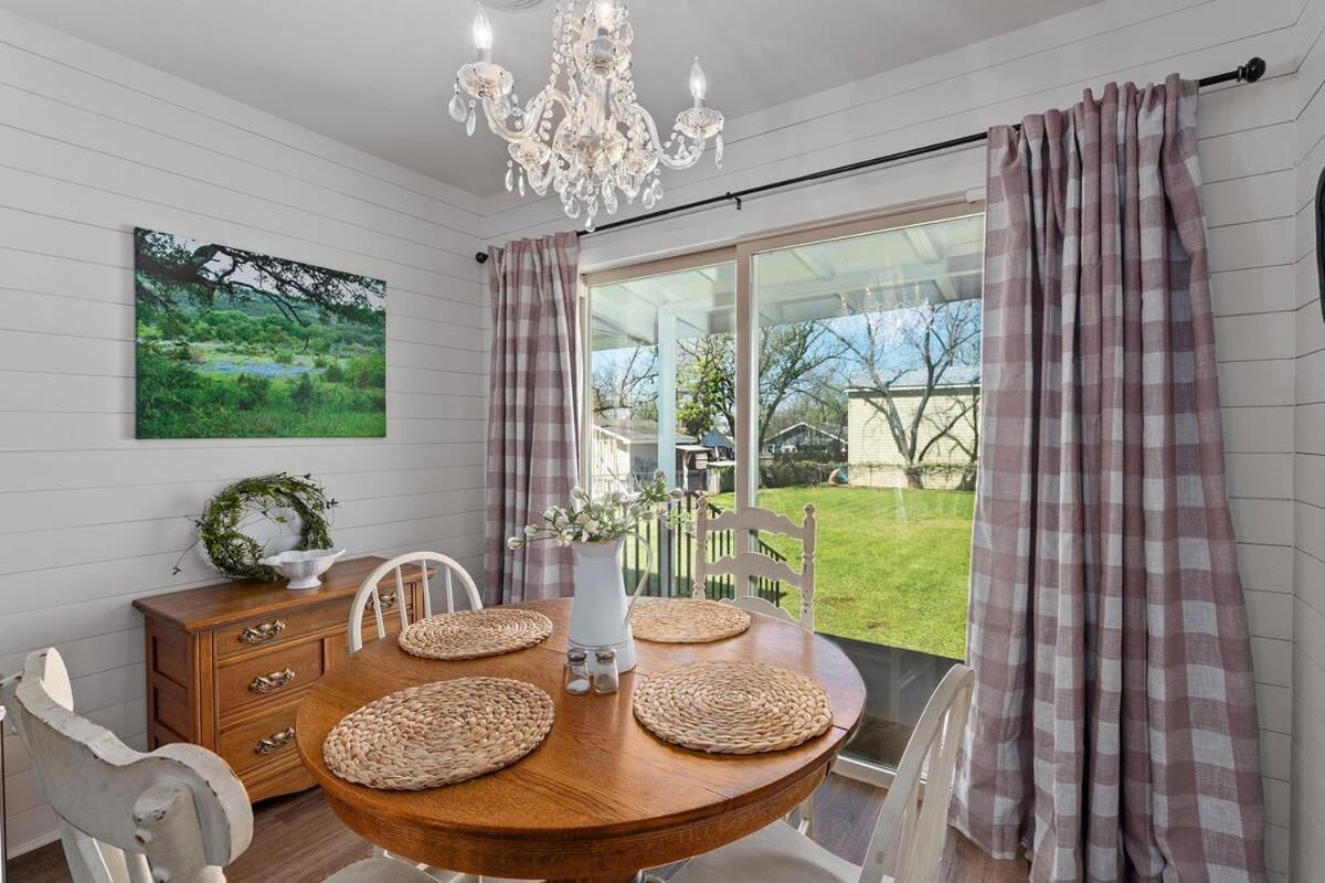 Vintage Veranda - Ping Pong Table & More Fredericksburg Exterior foto